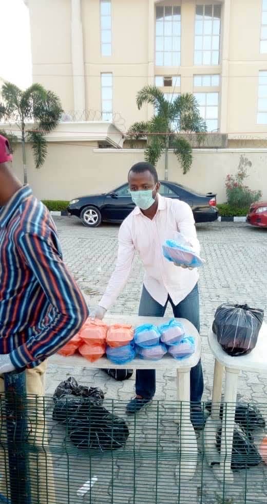 A volunteer handing out packed meals during the lockdown outreach